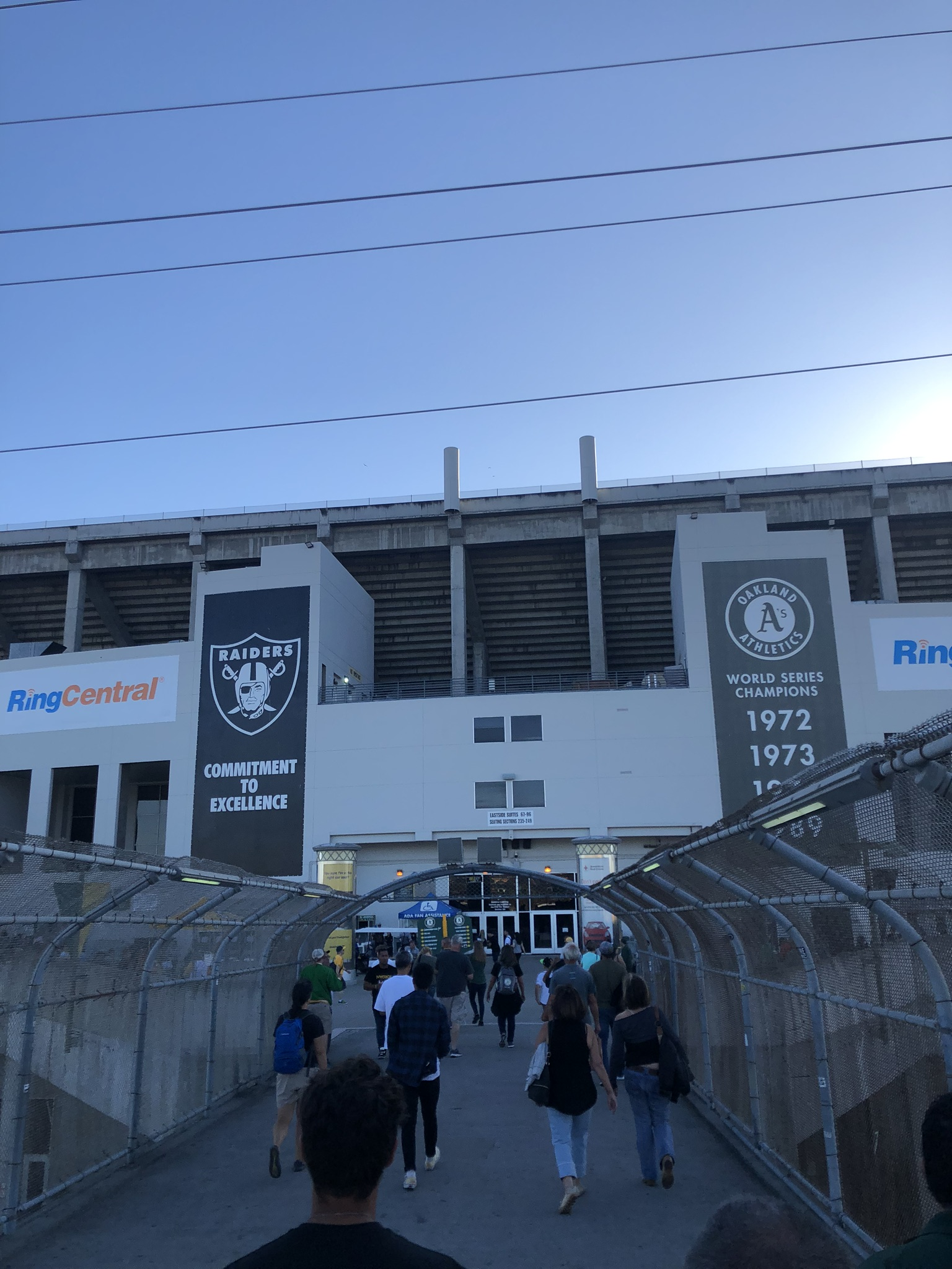 Oakland Coliseum, Heimat der Athletics und der Raiders